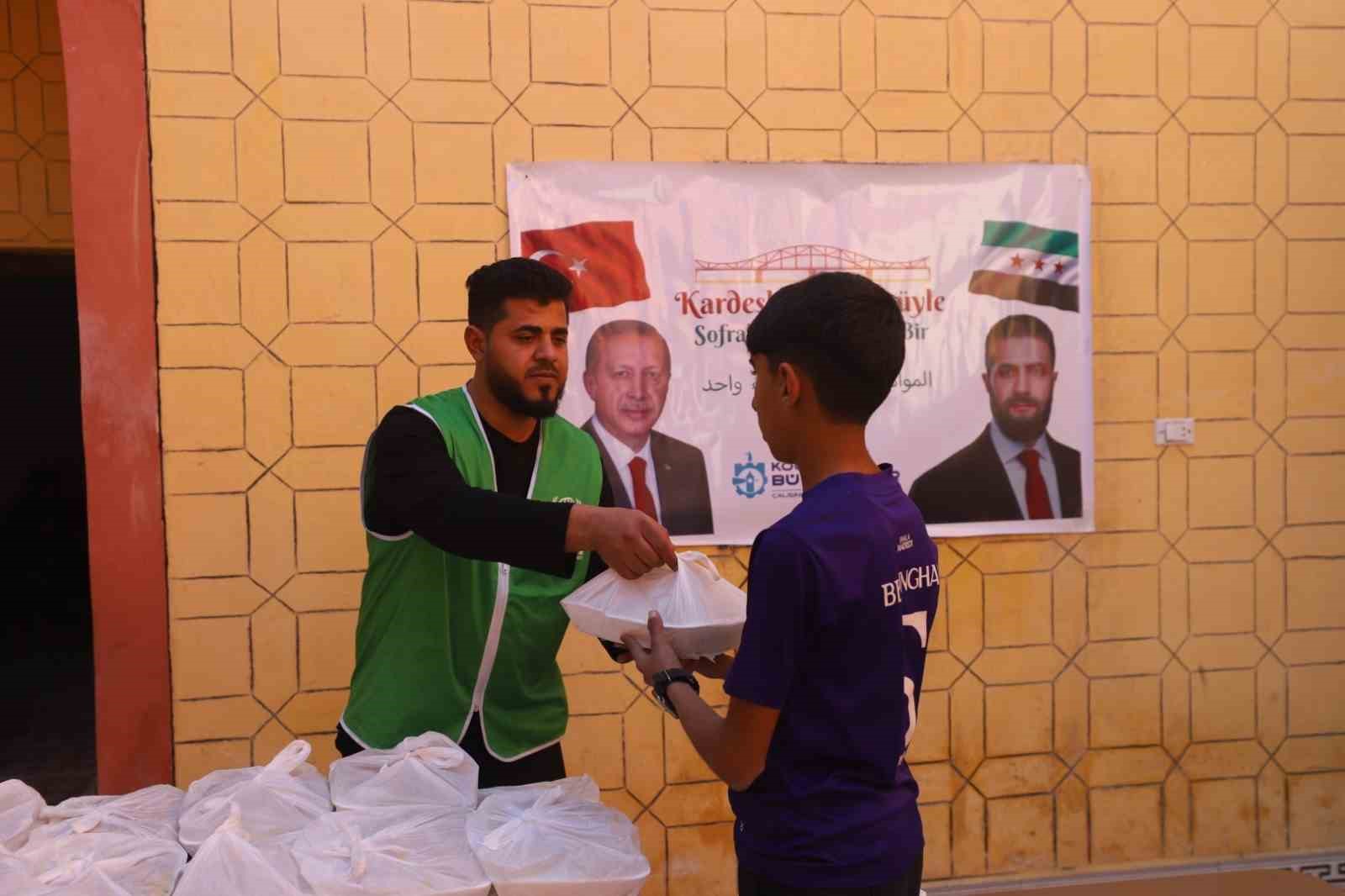 Suriye Rakka’da iftar bereketi
Suriye Rakka’da iftar bereketi