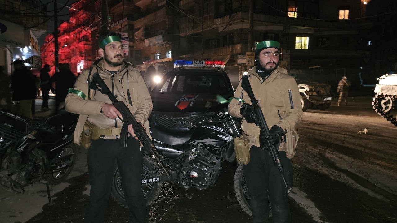 Suriye Savunma Bakanlığı: "Halep’te saat 03.00 itibarıyla ateşkes ilan edildi"
Suriye Savunma Bakanlığı: "Halep’te saat 03.00 itibarıyla ateşkes ilan edildi"