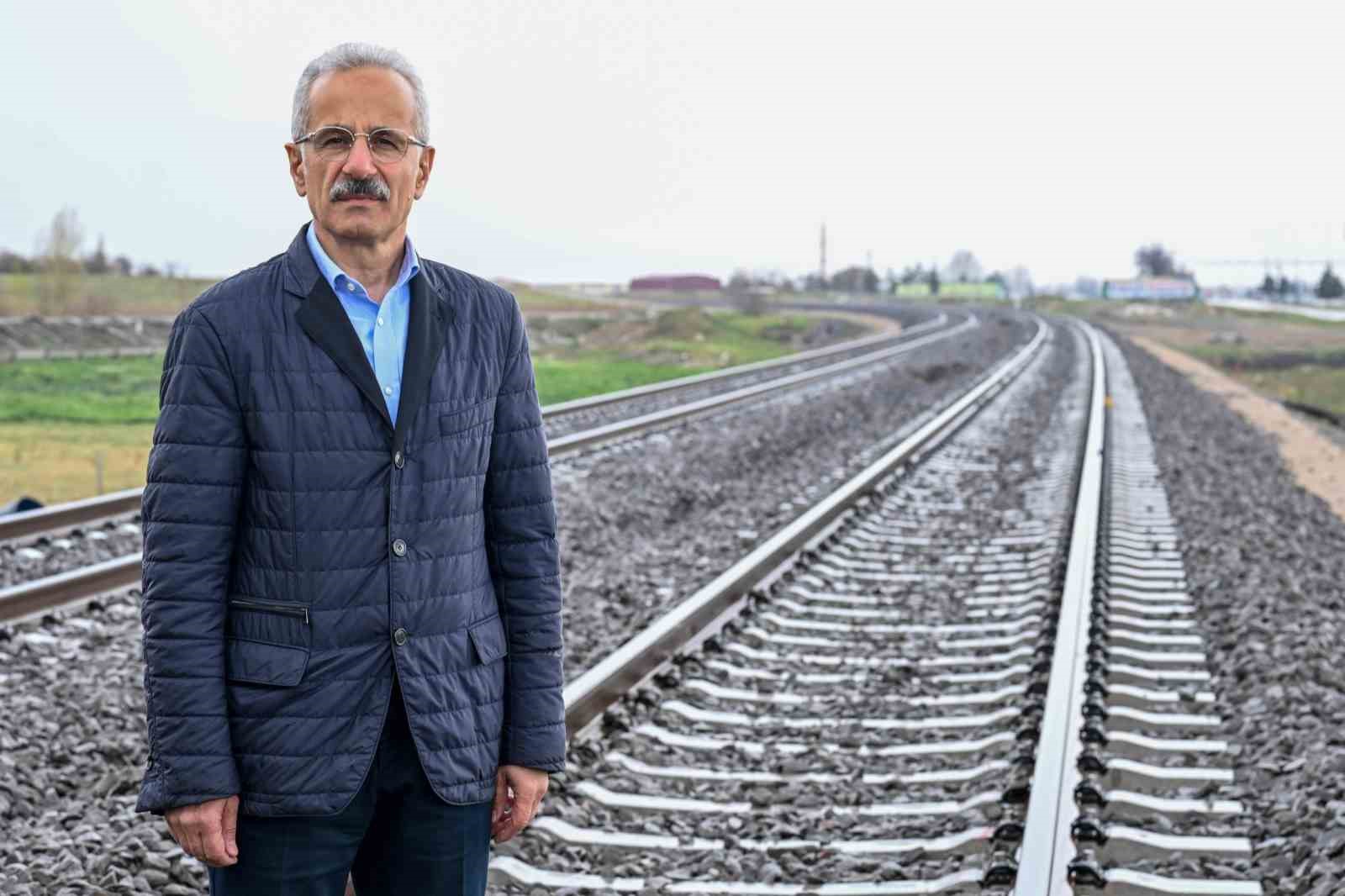 Suriye sınırındaki 350 kilometrelik hat tren trafiğine açıldı
