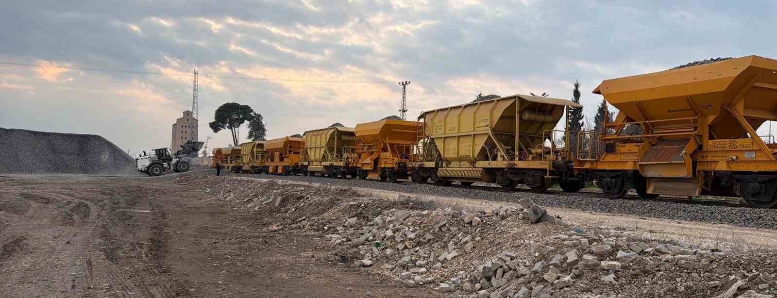 Suriye sınırındaki 350 kilometrelik hat tren trafiğine açıldı
