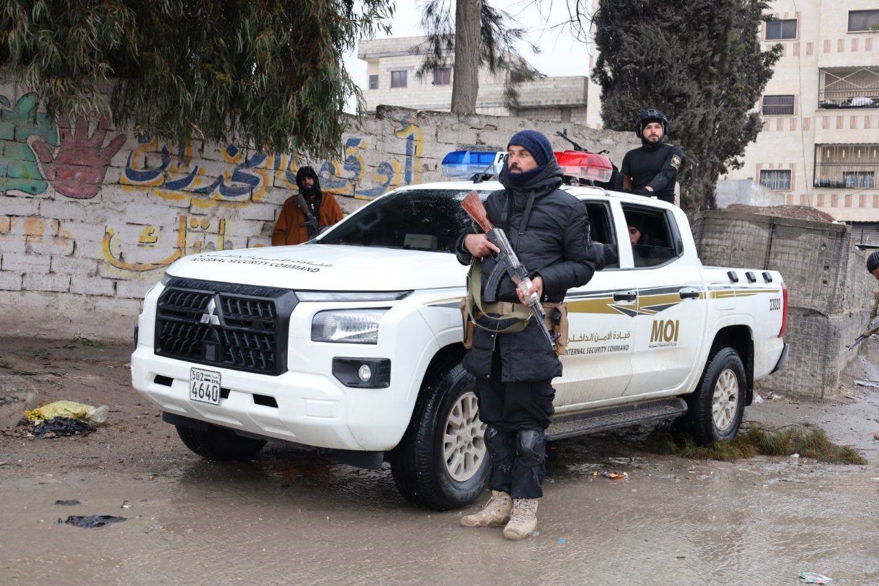 Suriye’de güvenlik güçlerine ait konvoy Tabka’ya girdi
