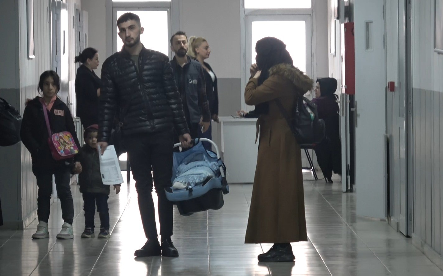 Suriyelilerin gönüllü geri dönüşü bayram öncesi de sürüyor
