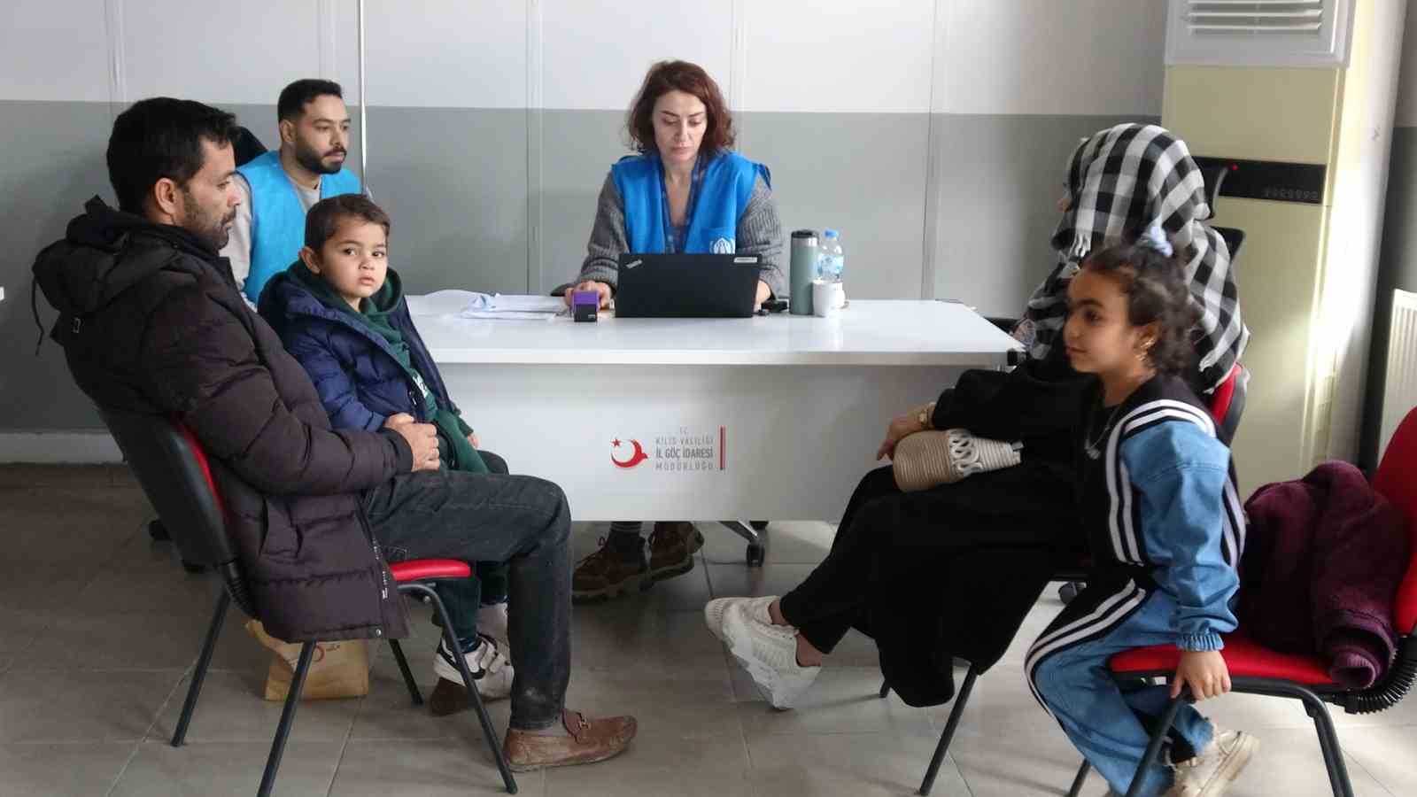 Suriyelilerin gönüllü geri dönüşü sürüyor
