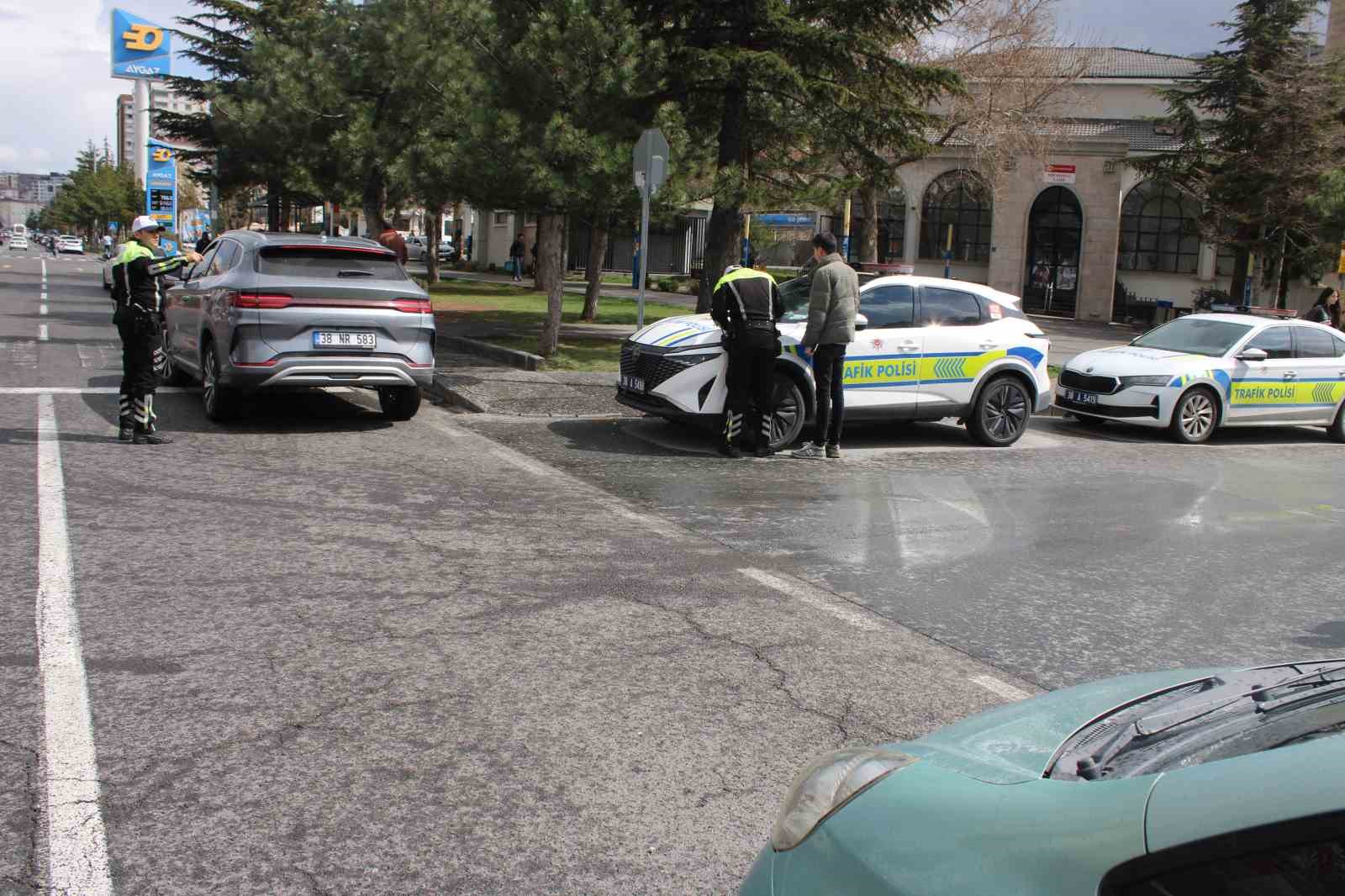 Sürücüler APP plaka ve multimedya konusunda bilgilendirildi
Sürücüler APP plaka ve multimedya konusunda bilgilendirildi