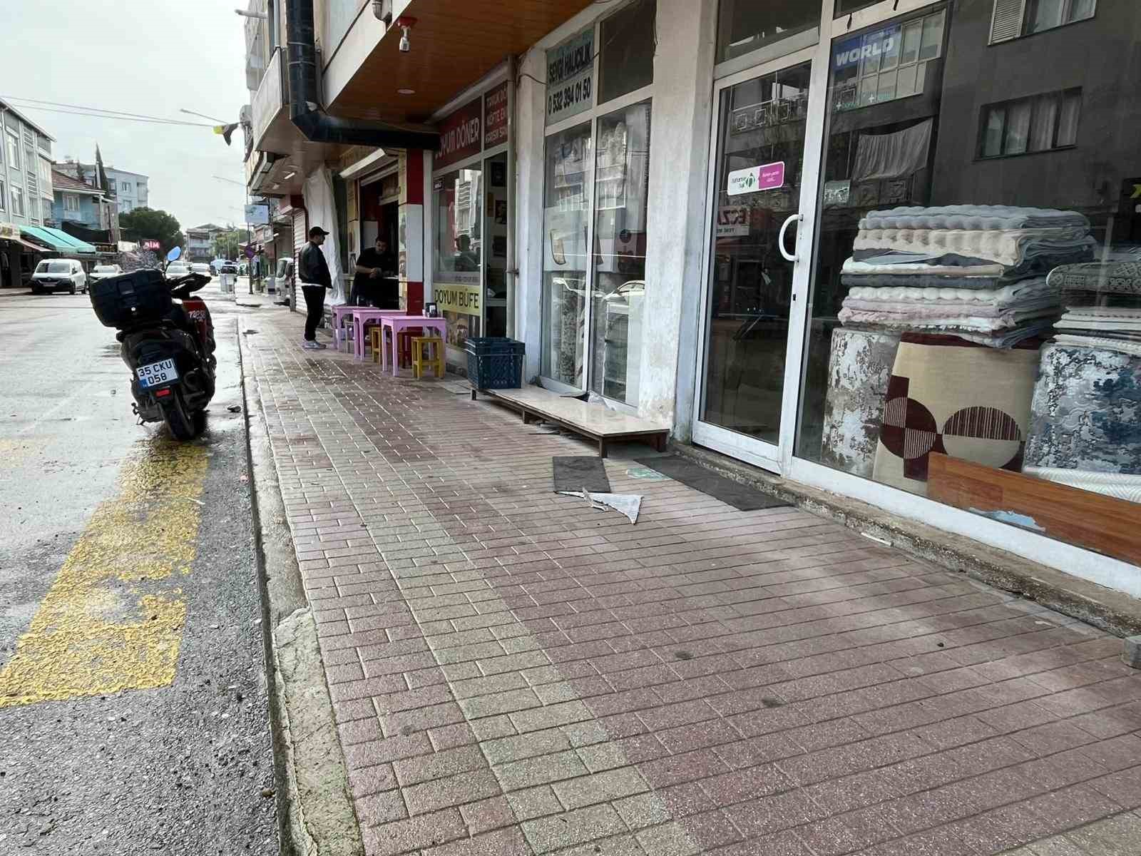 Sürücünün şekeri düştü, kontrolden çıkan araç çarşıyı birbirine kattı
