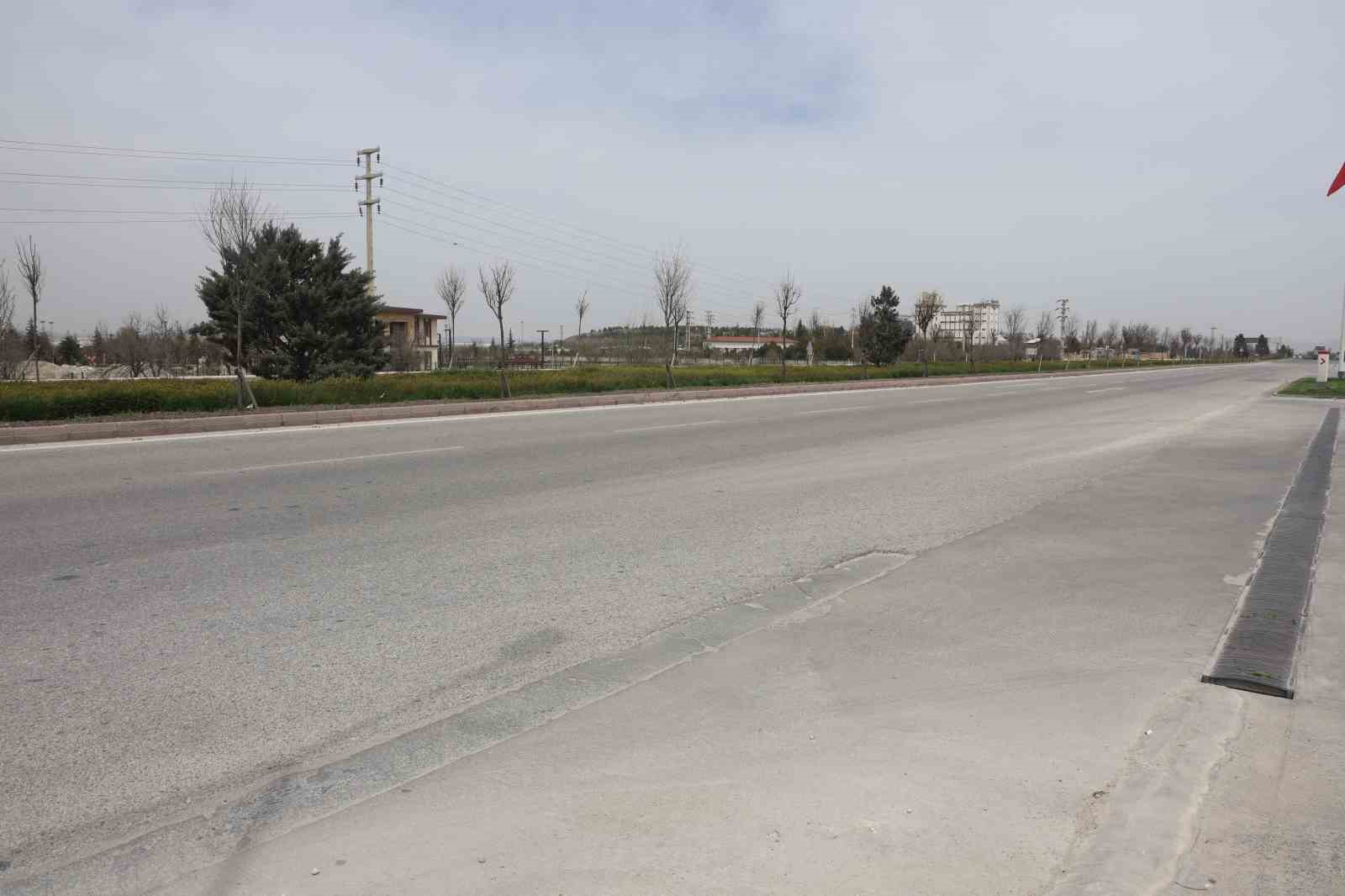 Sürücüsüz minibüs yola çıktı, seyir halindeki araçların arasına daldı
