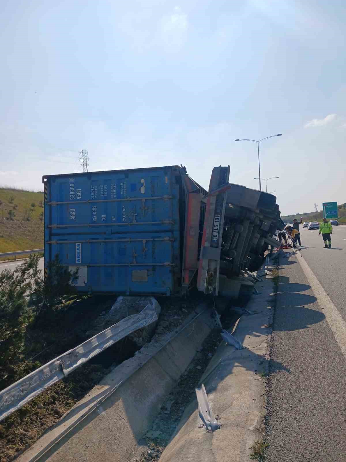 Susurluk’ta tek taraflı kazada sürücü yaralandı
