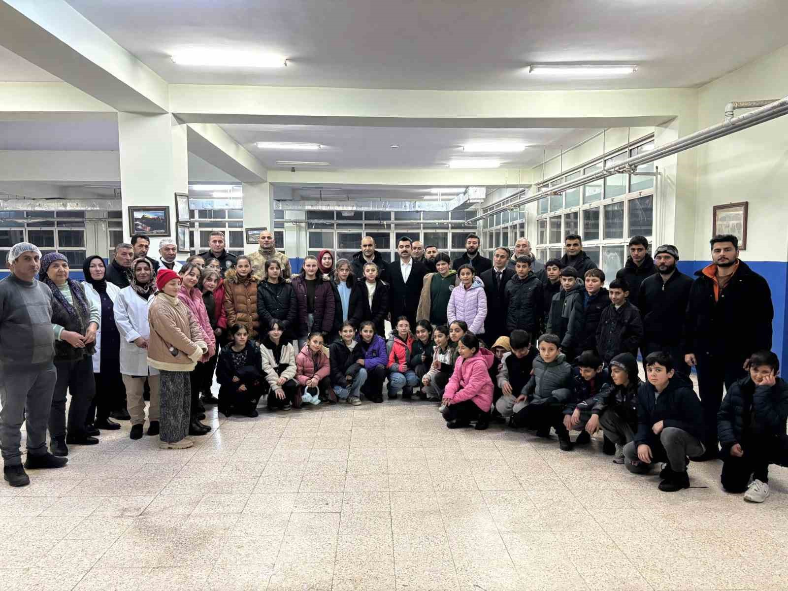 Susuz Kaymakamı Tutal, öğrencilerle iftarda buluştu
