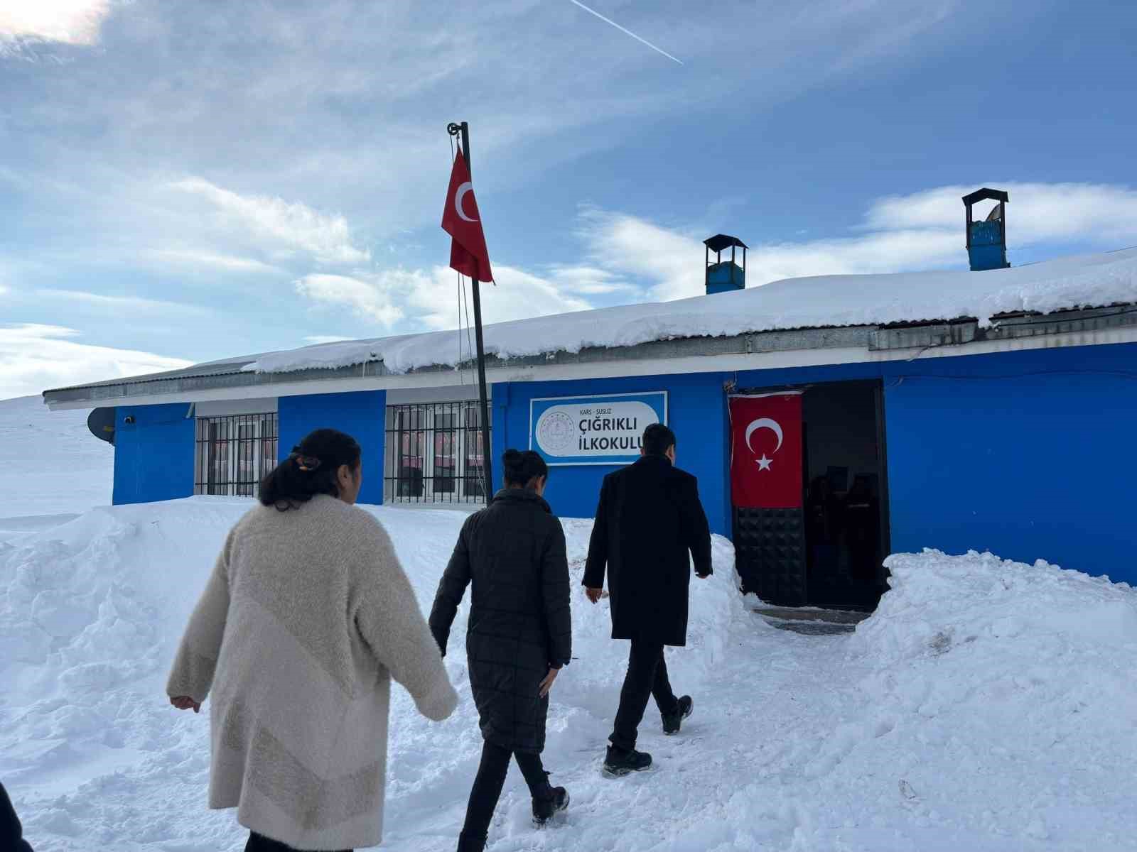 Susuz Kaymakamı Tutal’dan öğrencilere anlamlı mesaj

