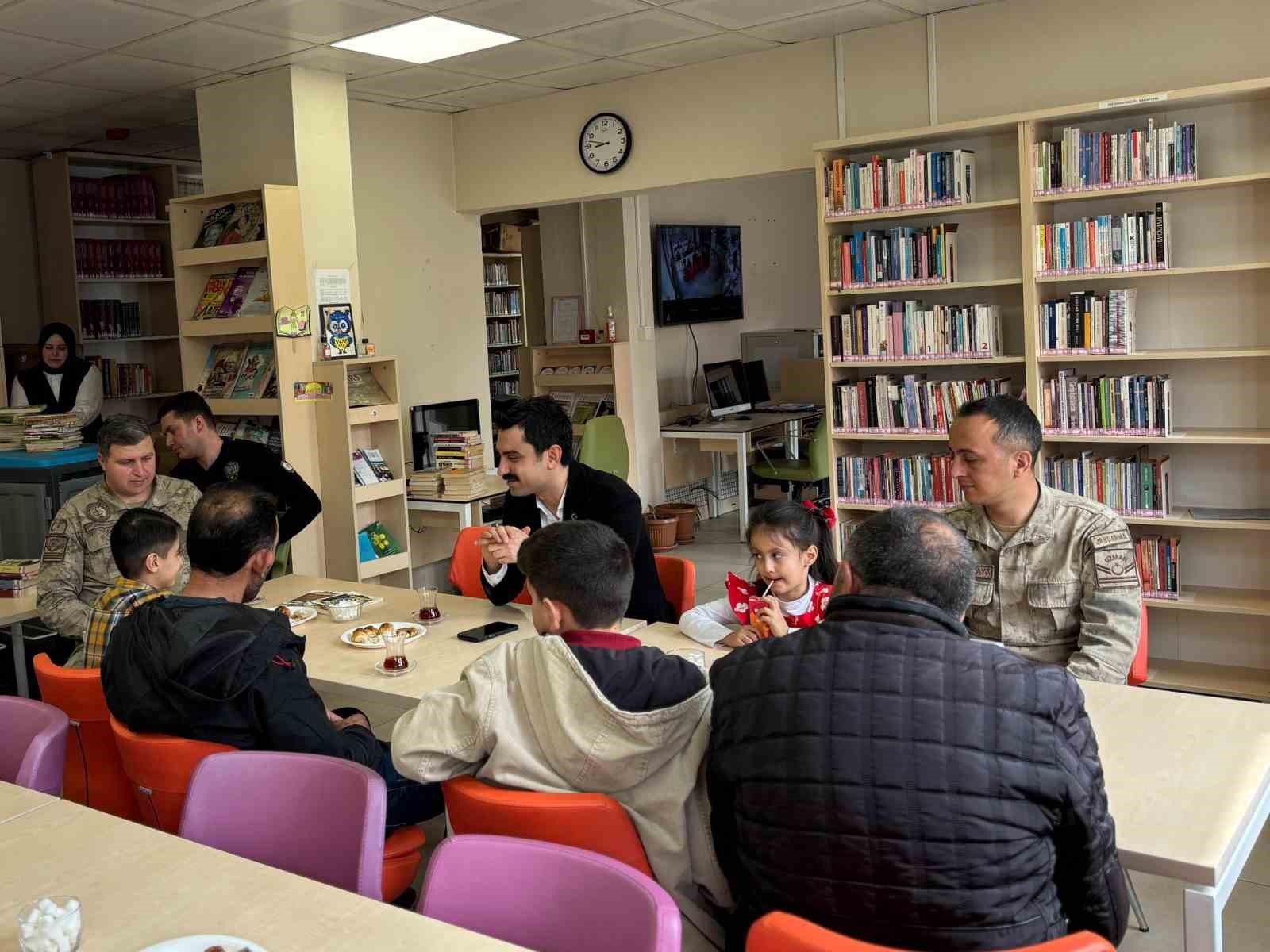 Susuz’da Kütüphane Haftası coşkusu: "İyileştiren Kütüphane" temasıyla anlamlı program
