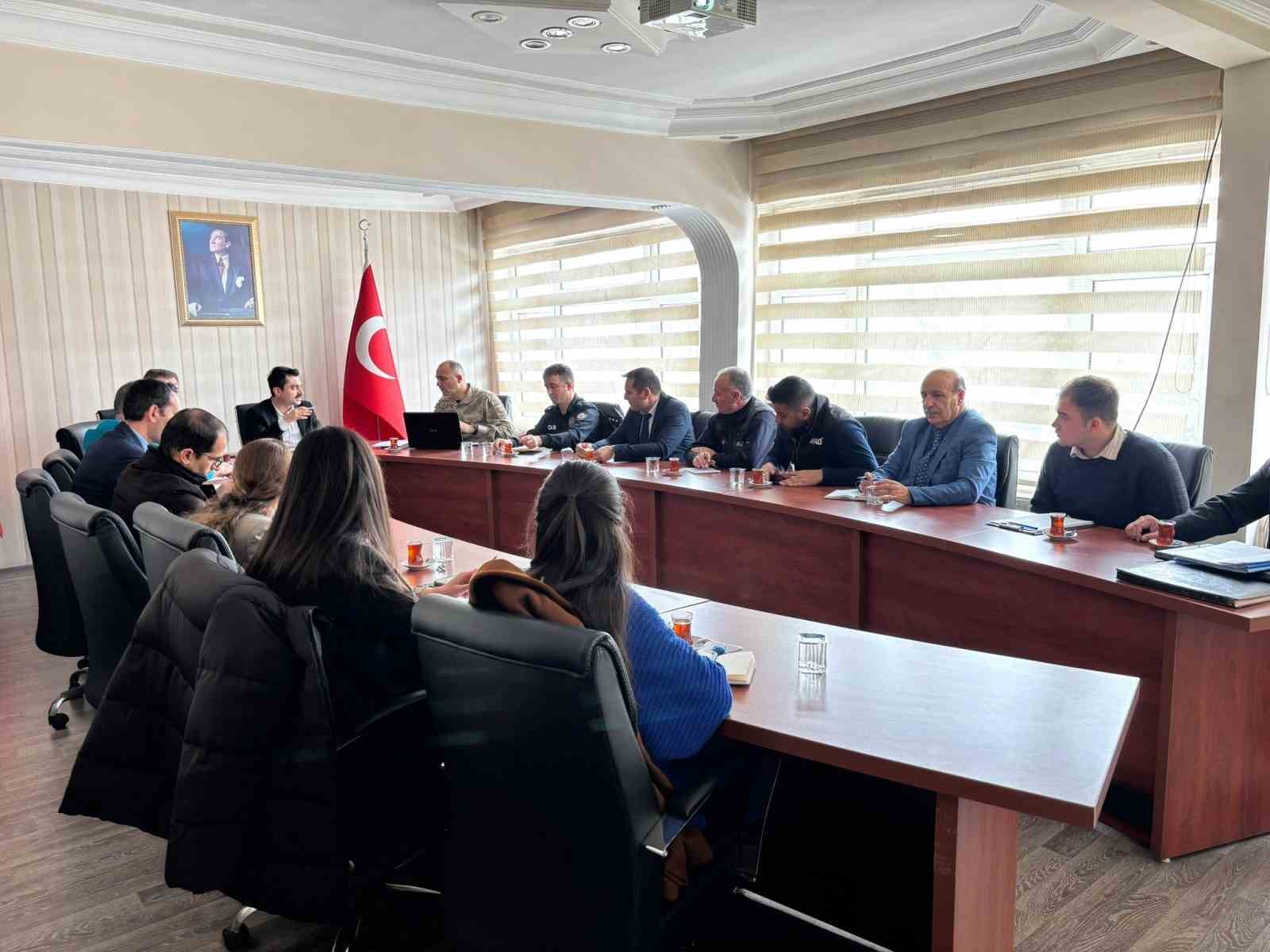 Susuz’da sel ve su baskınlarına karşı alınacak önlemler masaya yatırıldı
