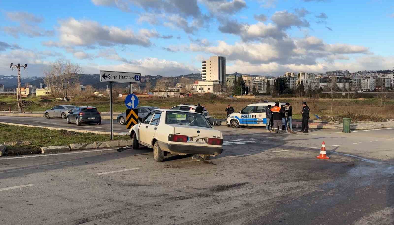 SUV araca çarpan Tofaş parçalandı: 2 yaralı

