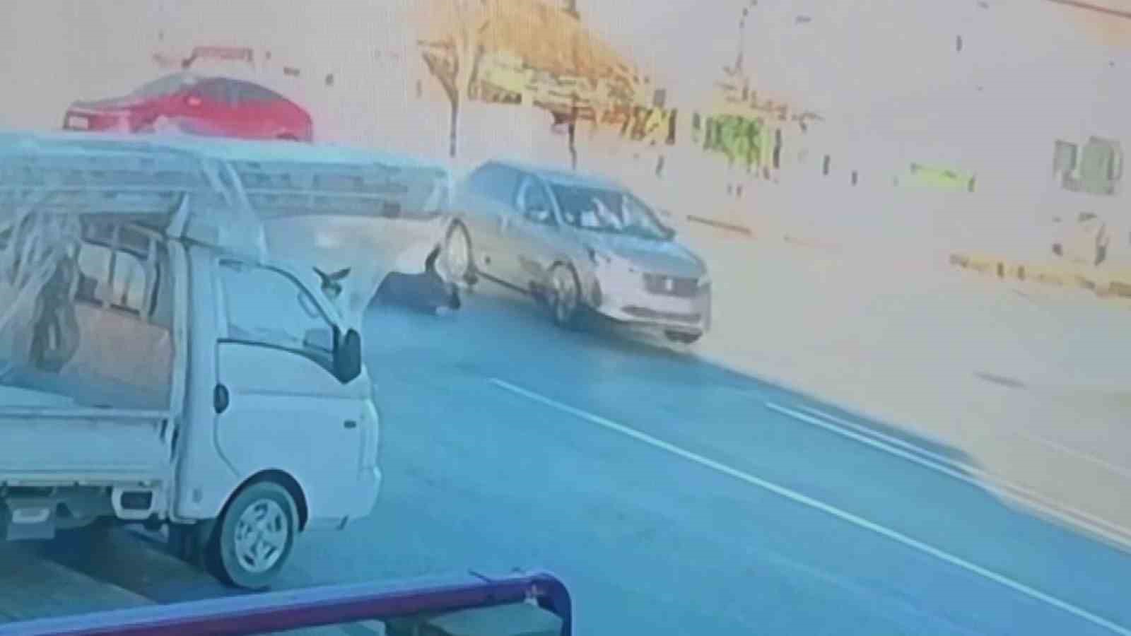 SUV aracın çarptığı yaya yola savrularak yaralandı
