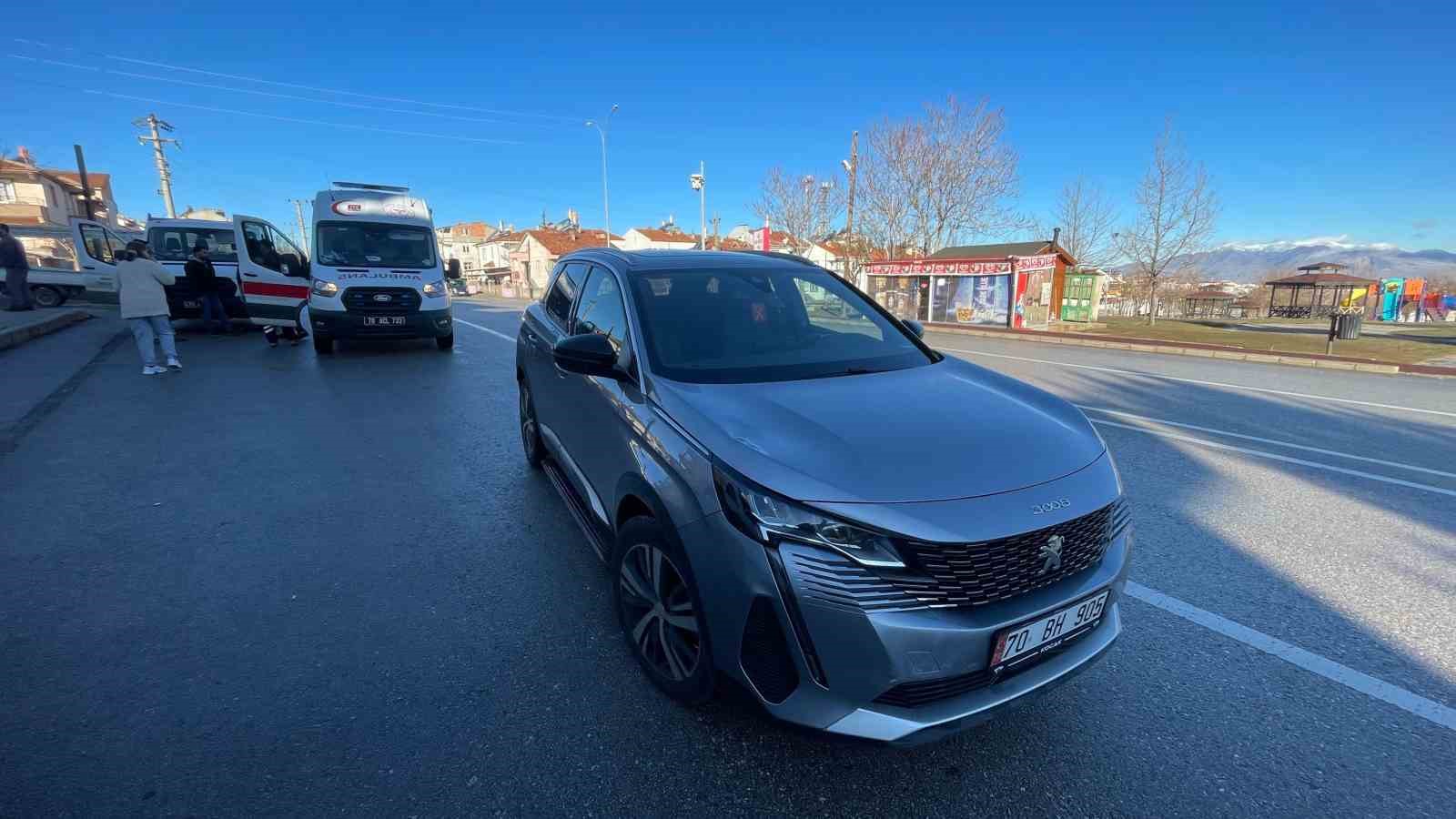 SUV aracın çarptığı yaya yola savrularak yaralandı
