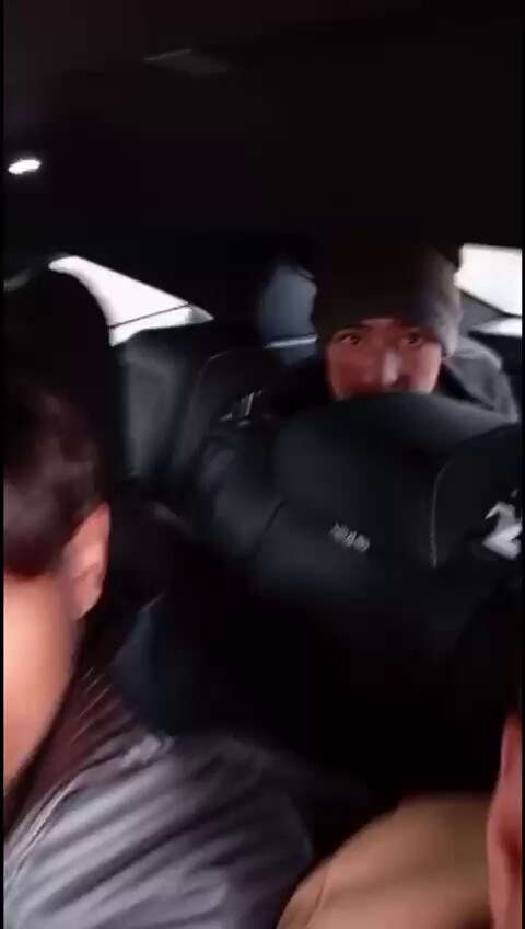 SUV tarzı aracın her köşesinden düzensiz göçmen çıktı
