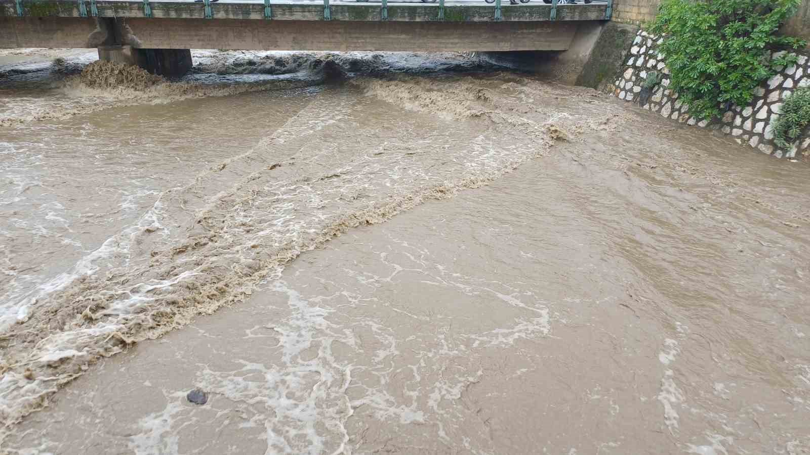 Tabakhane Deresi’nde sular yükseldi
