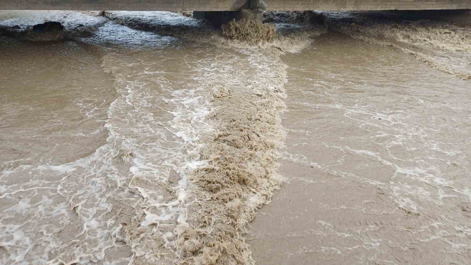 Tabakhane Deresi’nde sular yükseldi
