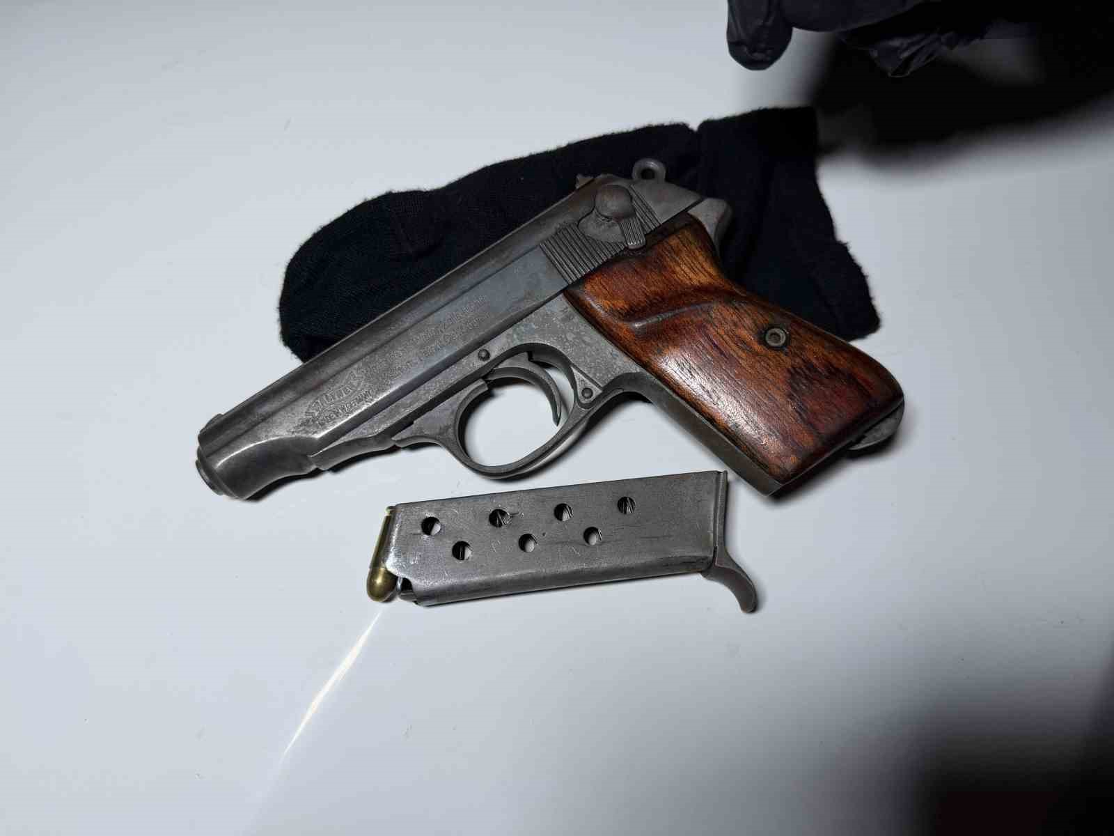 Tabancayla yakalanan şahıs gözaltına alındı
