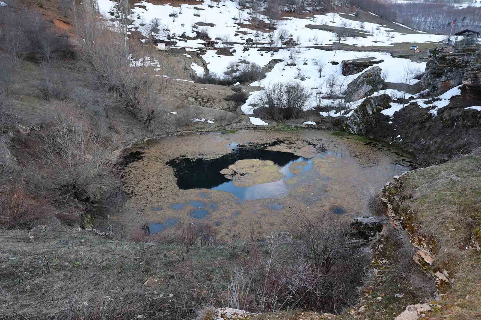 Tabiat Parkı ilan edilen Dipsiz Göl Şelalesi ziyaretçilerini bekliyor
