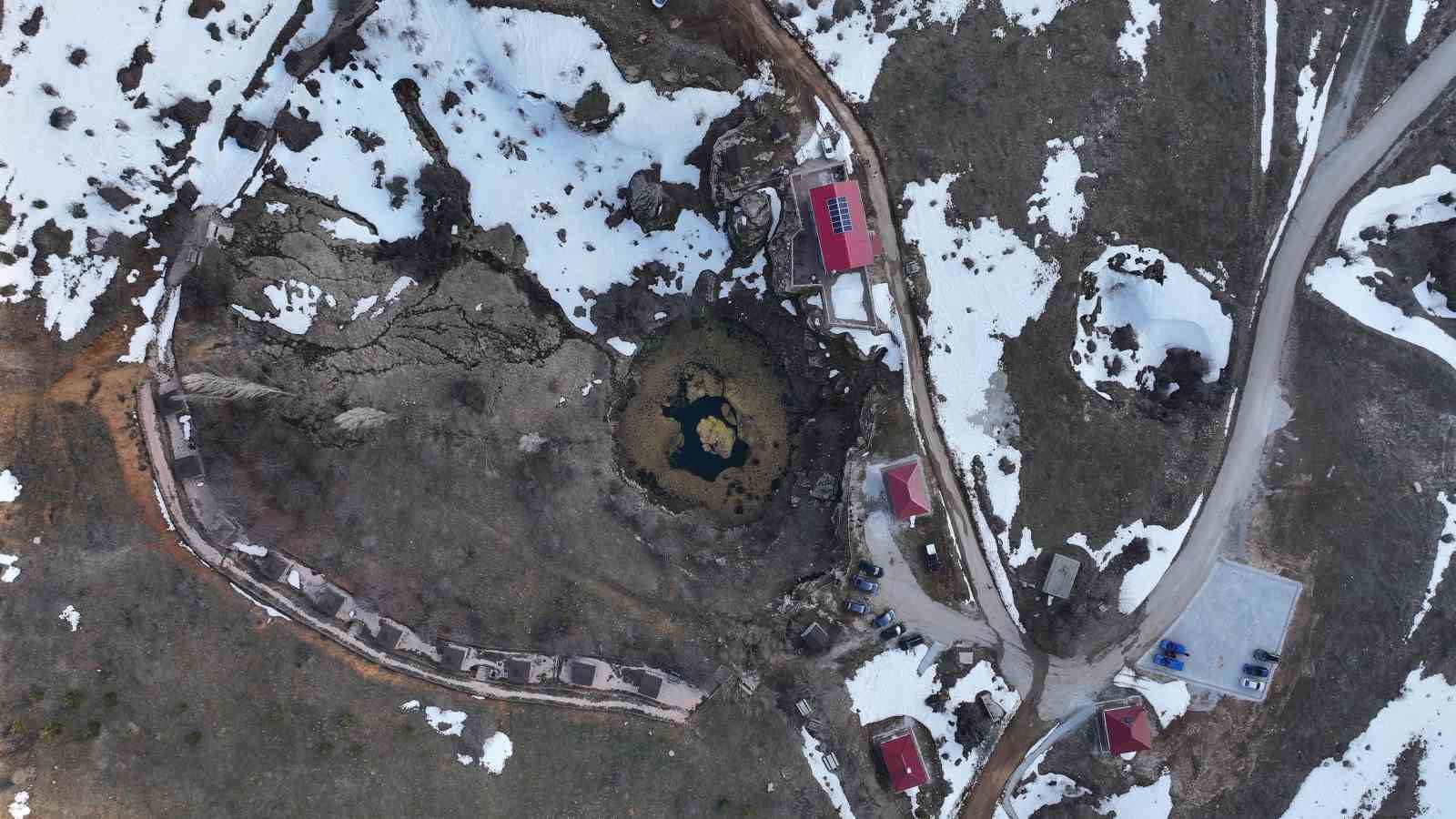 Tabiat Parkı ilan edilen Dipsiz Göl Şelalesi ziyaretçilerini bekliyor
