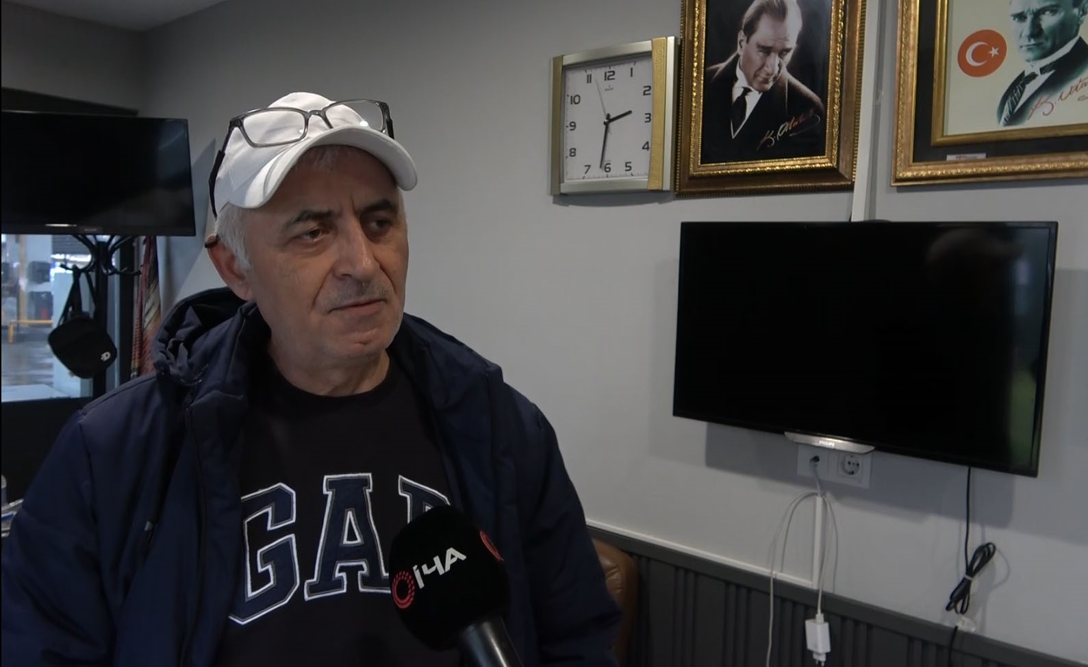 Taciz iddiaları ve şüpheli ölüm: Aileden "siyasi baskı" çıkışı
