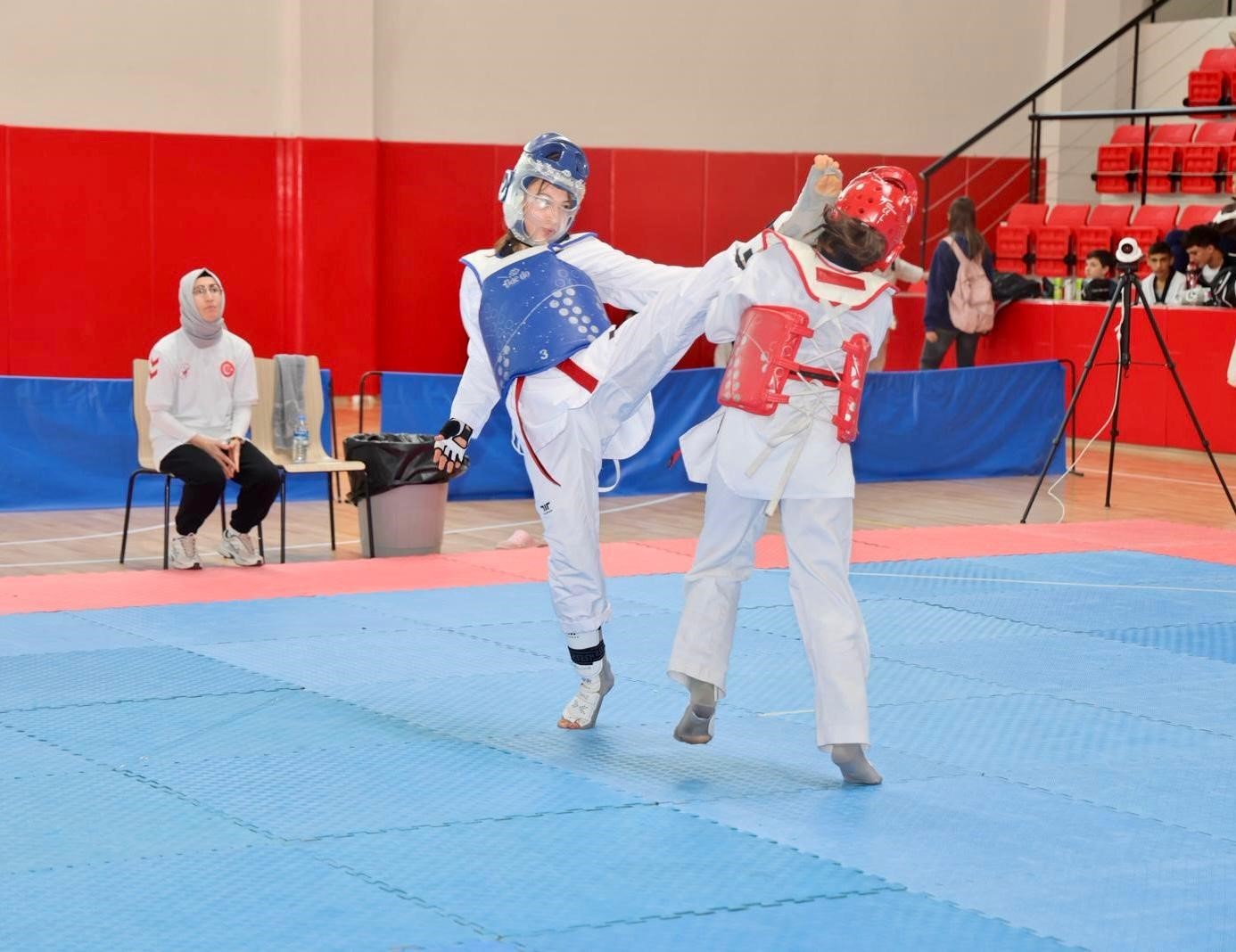 Taekwondo Yıldızlar Mahalli Müsabakaları heyecanı başladı
