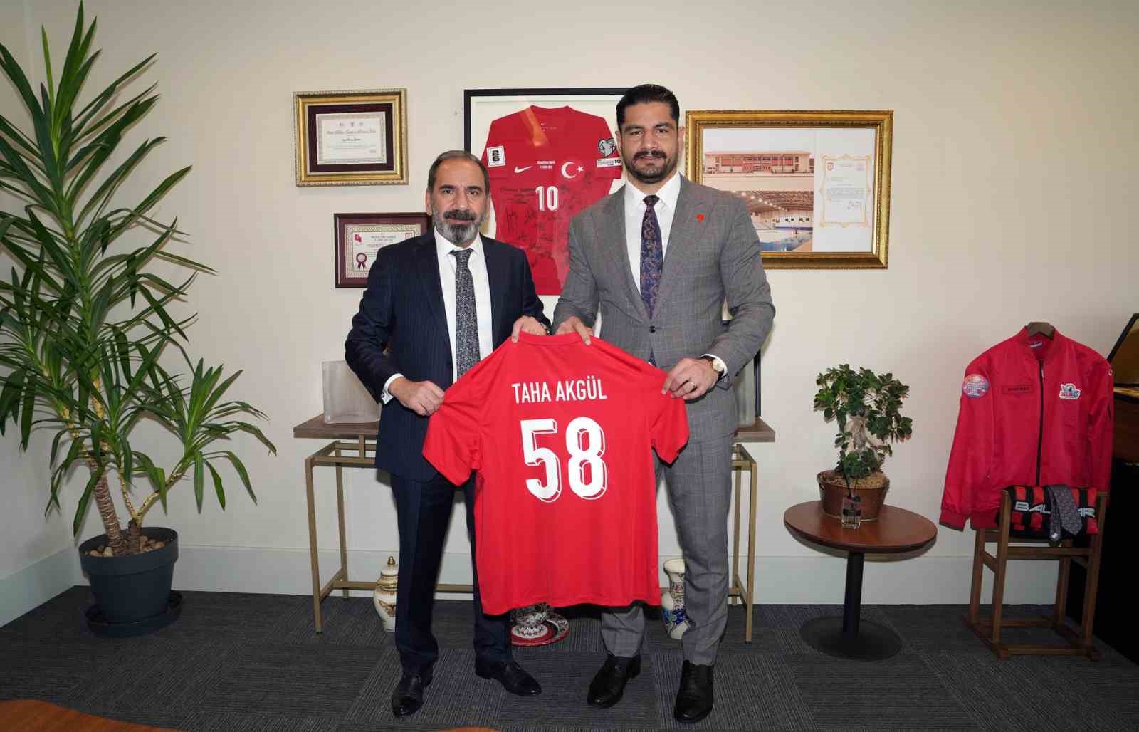 Taha Akgül’den, TFF Başkan Vekili Mecnun Otyakmaz’a ziyaret
