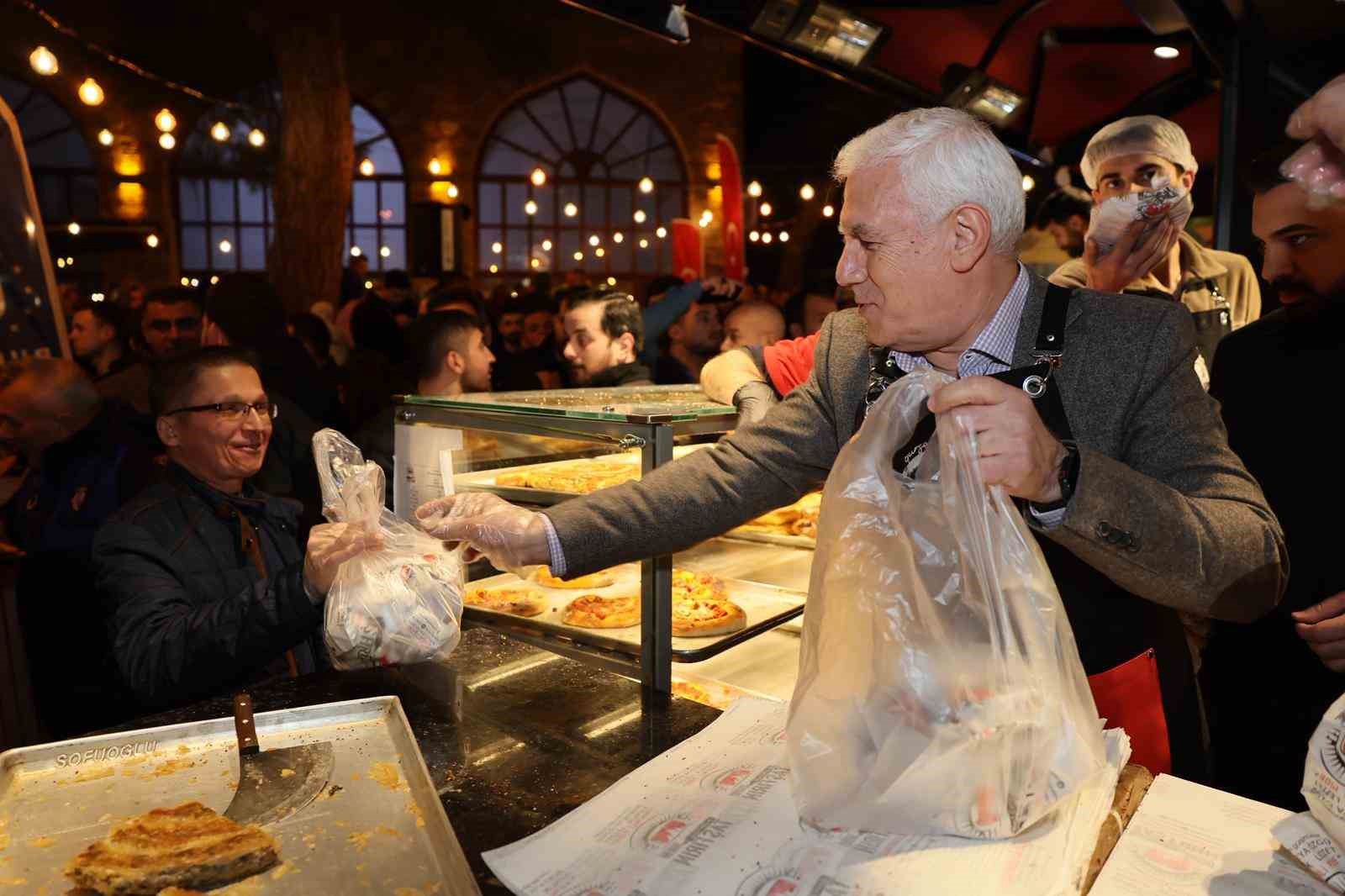 Tahanlı Pide ve çaylar başkan Bozbey’den
