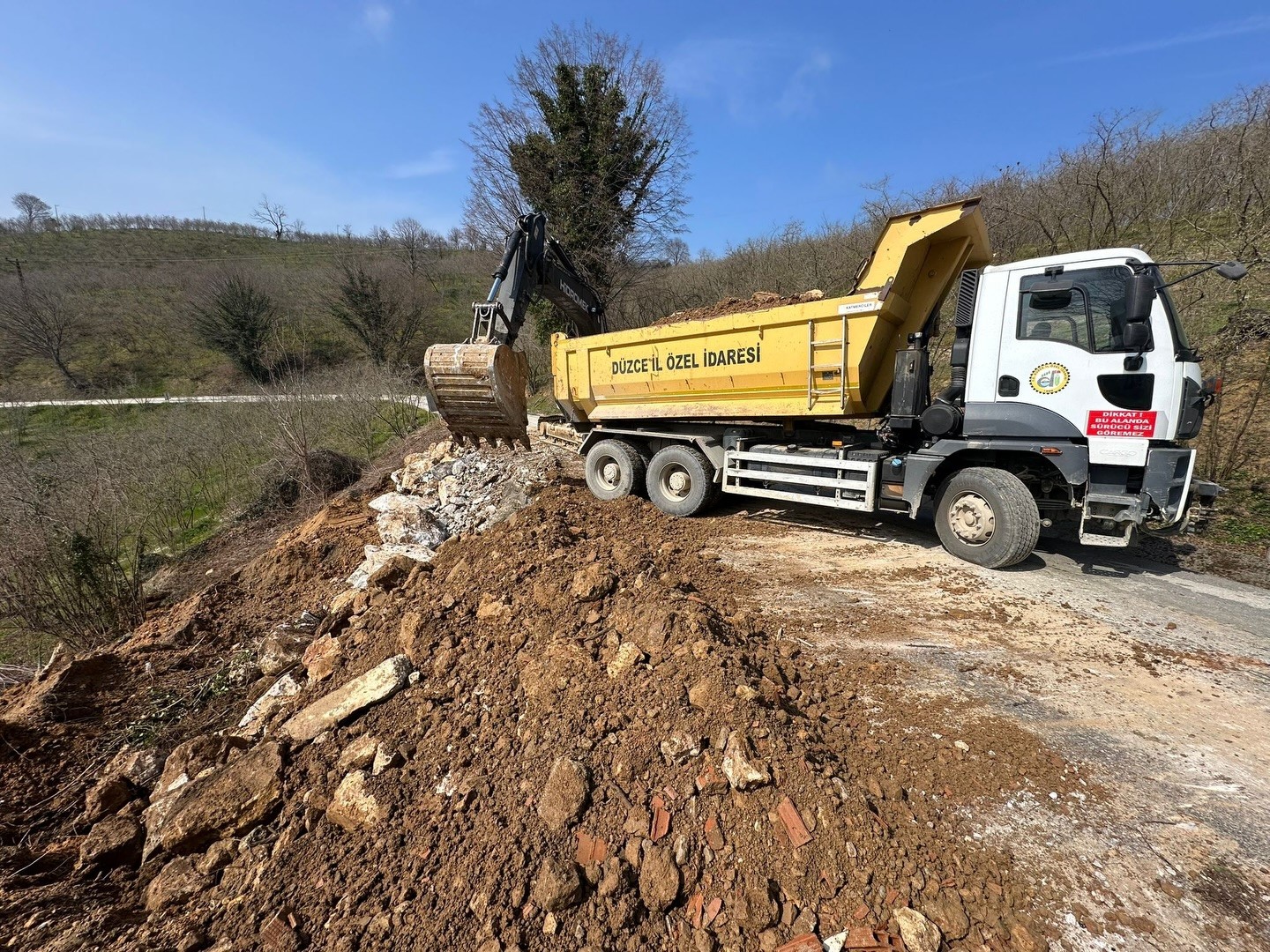 Tahirli-Kalkın grup yolunda heyelan çalışmaları tamamlandı
