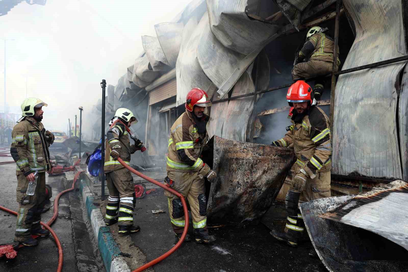 Tahran’da kapalı semt pazarında korkutan yangın
