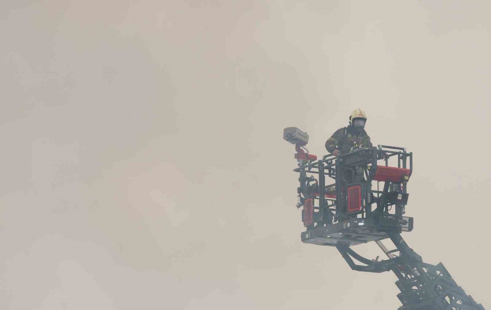 Tahran’da kapalı semt pazarında korkutan yangın
