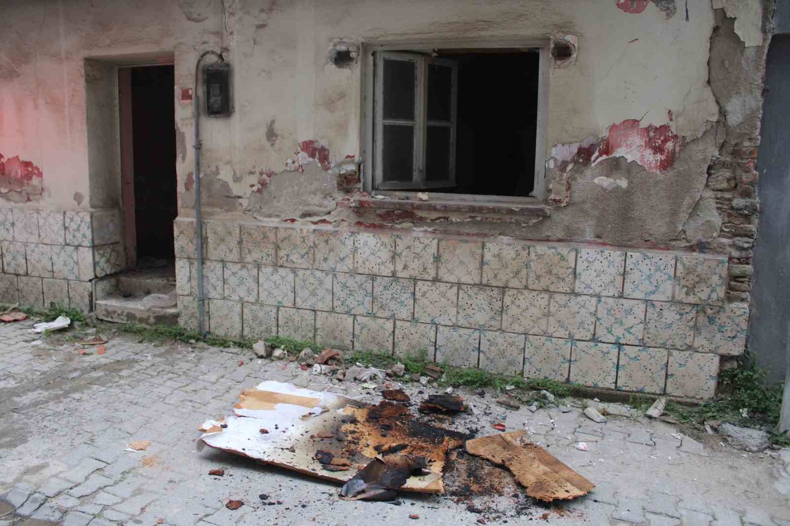 Tahtalar tutuştu, itfaiye harekete geçti
