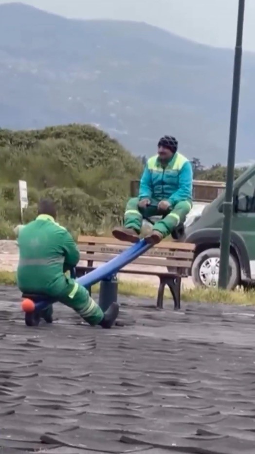 Tahteravalliye binen temizlik işçileri güldürdü
