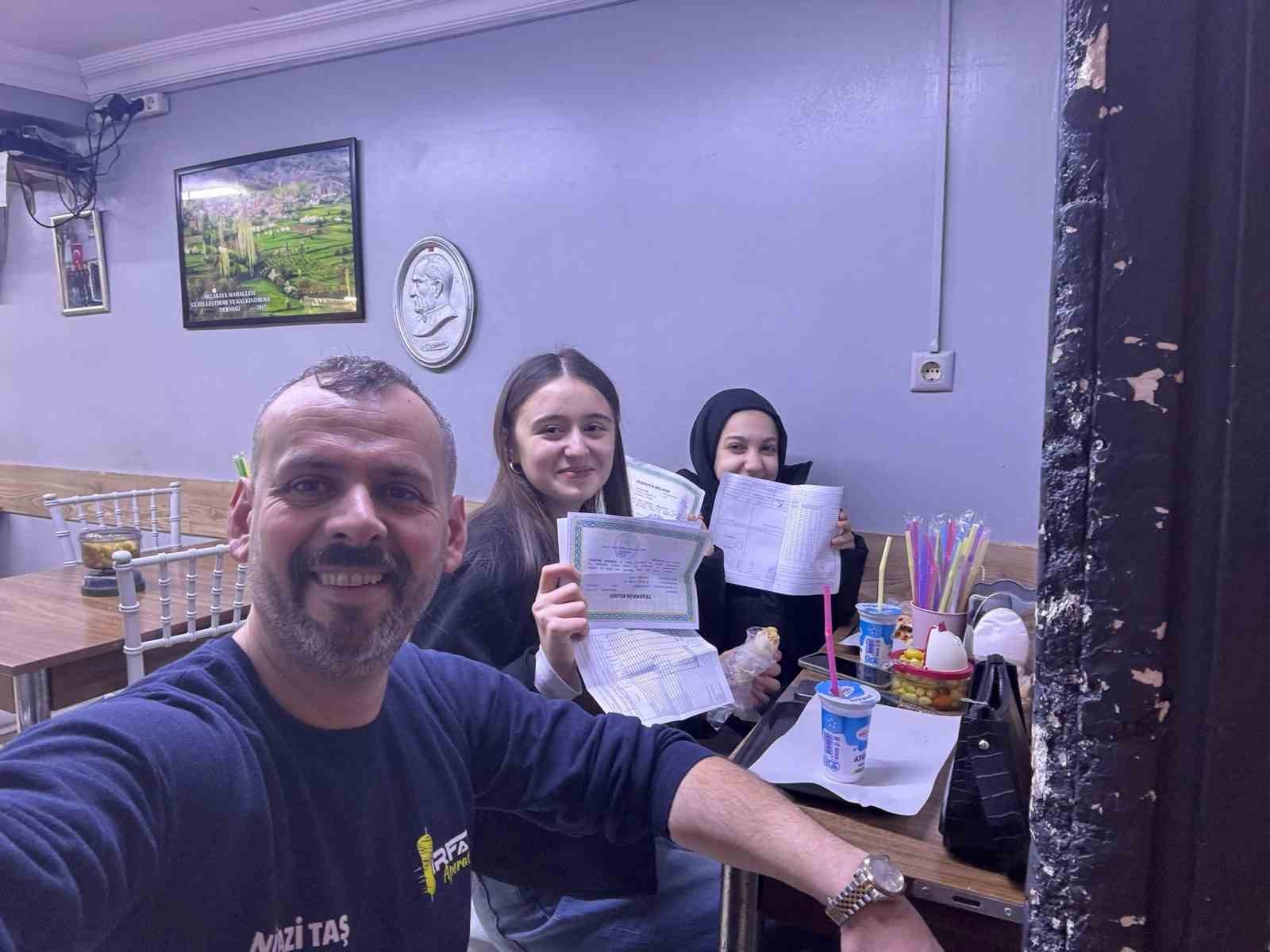 Takdir ve teşekkür belgesi getiren dönerle döndü
