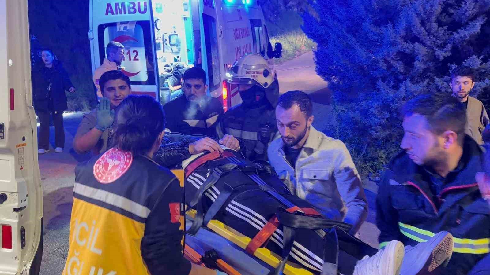 Takla atan otomobilde 2 kişi yaralandı, diğer sürücü kaçtı
