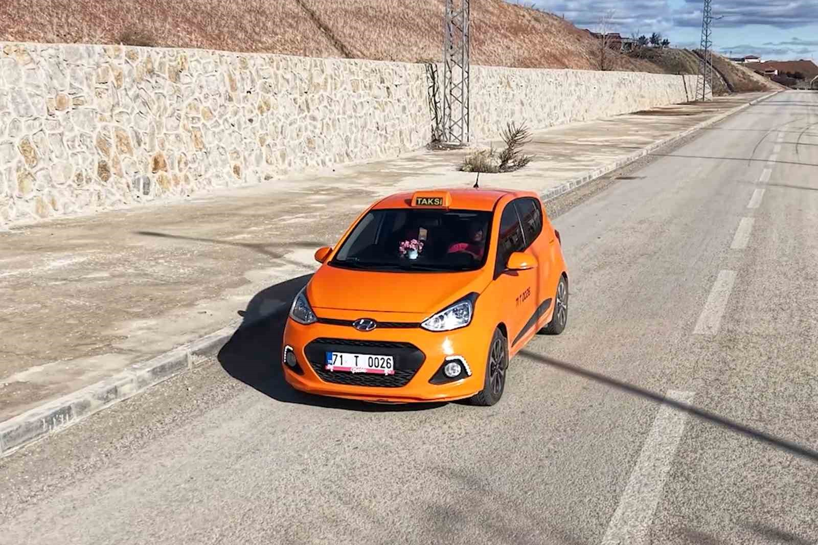 "Taksici abla" kadın yolcular için direksiyon başında
