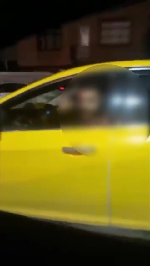 Taksici, meslektaşının önünü kesip tehdit etti
