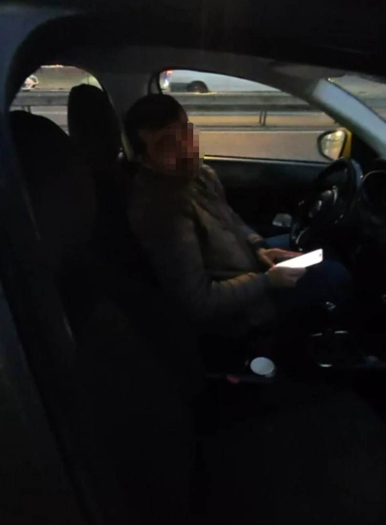 Taksici trafiği yoğun buldu, aldığı yolcuyu tekrar indirdi
