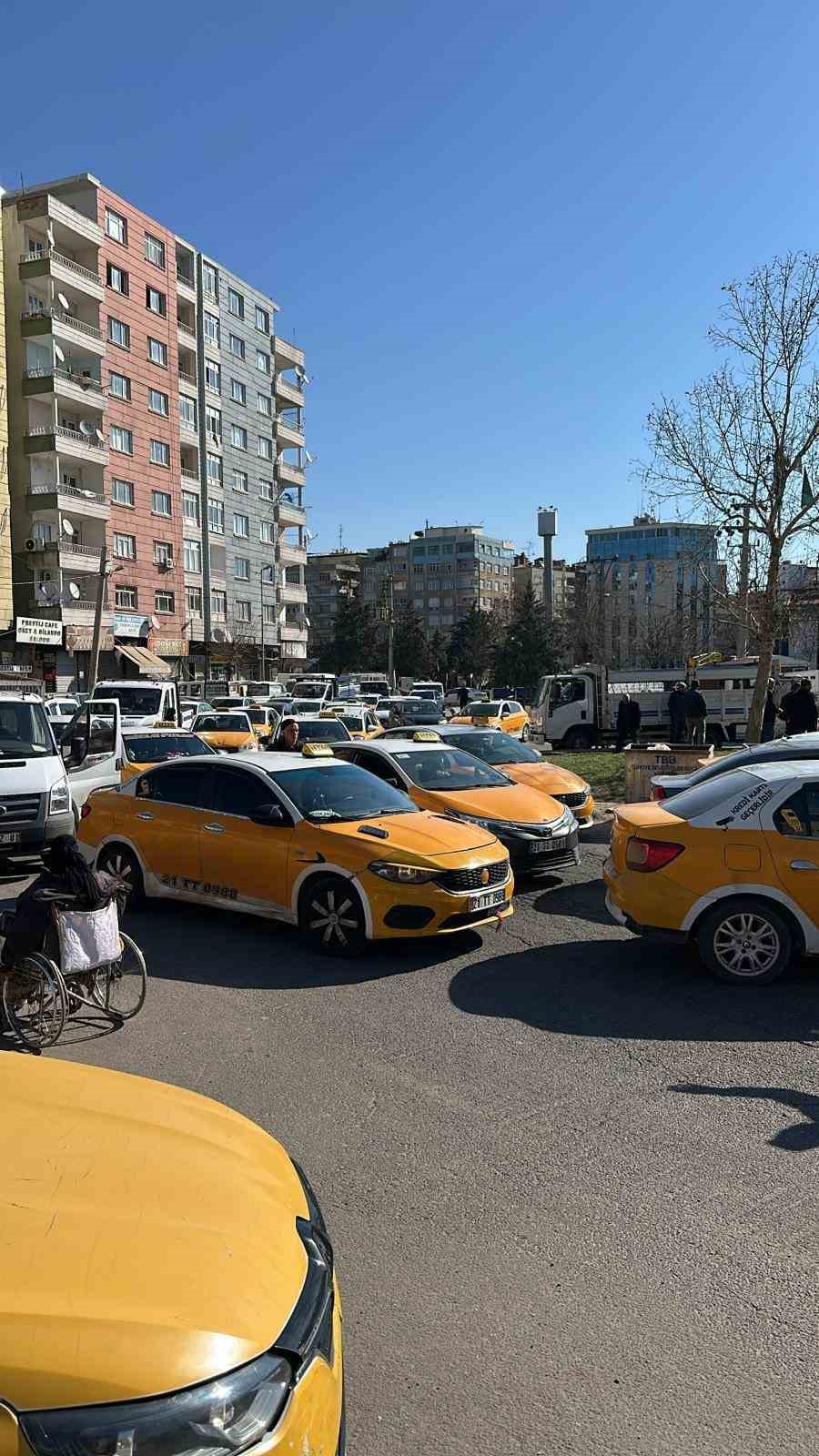 Taksicilerin güncellenen zam kuyruğu
