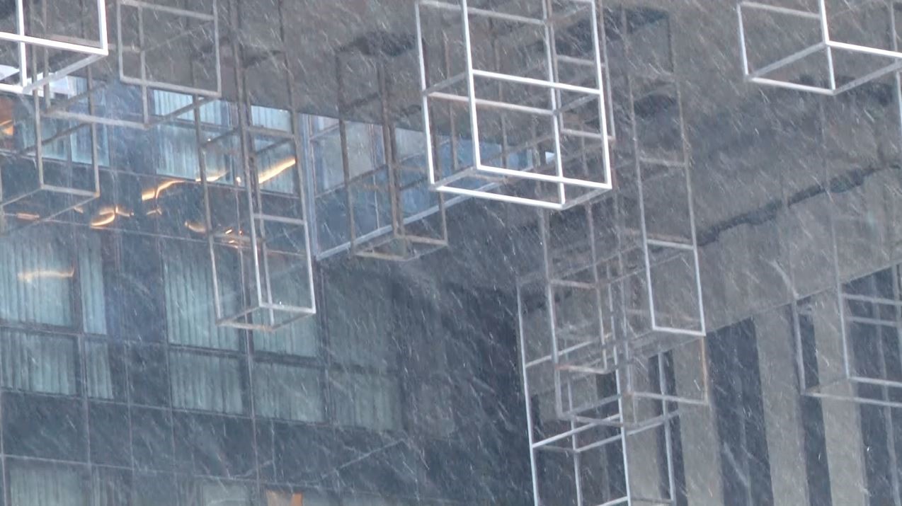 Taksim’de kar yağışı aralıklarla etkisini gösteriyor
