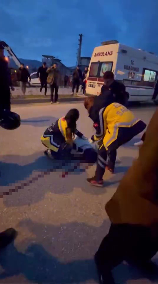 Taksiye çarpan motosikletli ağır yaralandı
