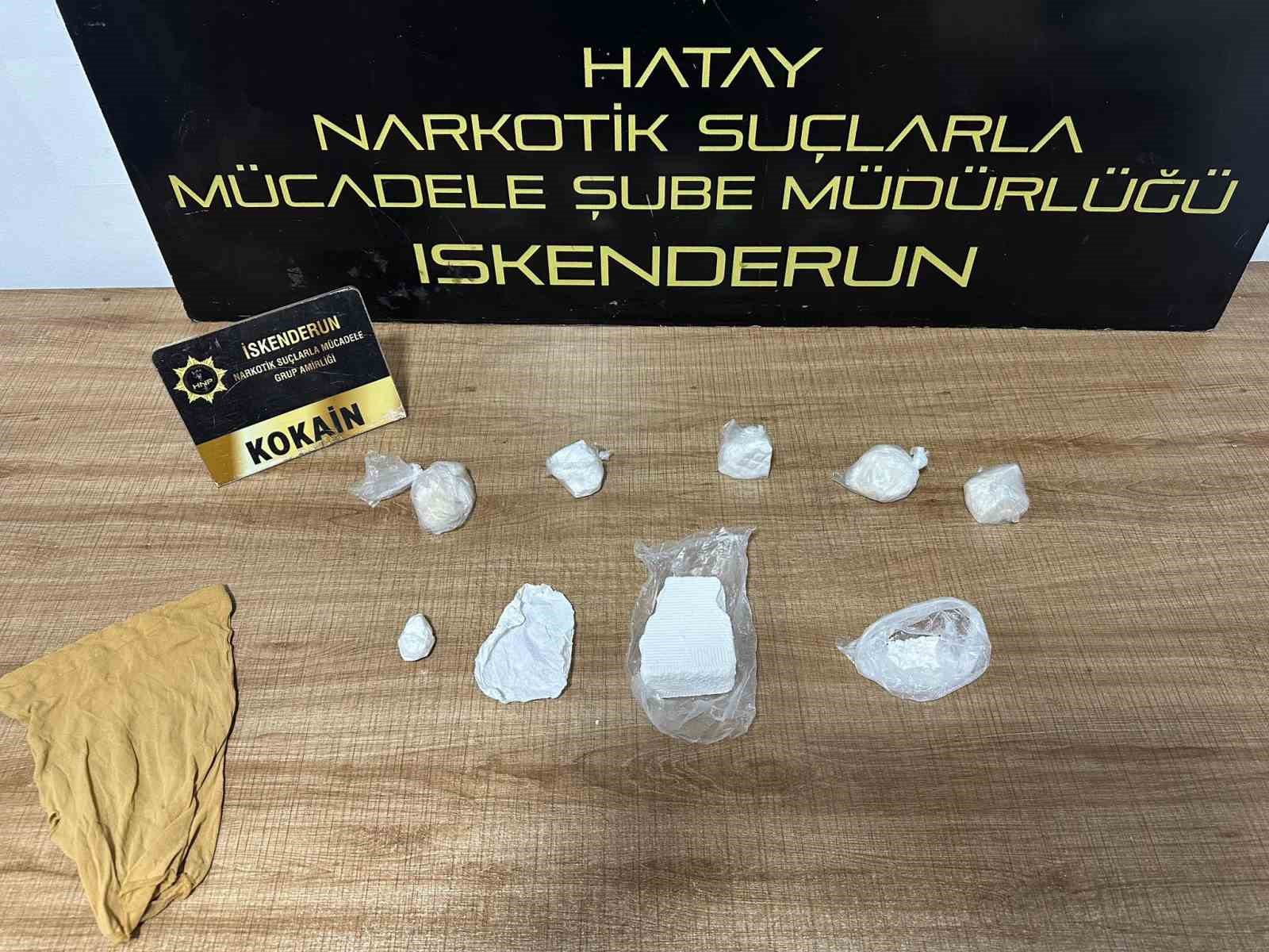 Taksiyle 2 buçuk milyon TL’lik uyuşturucu kaçırırken yakalandılar
