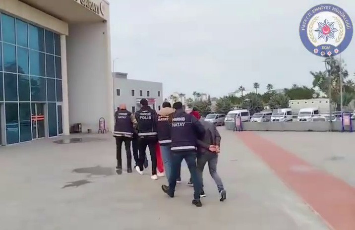 Taksiyle 2 buçuk milyon TL’lik uyuşturucu kaçırırken yakalandılar
