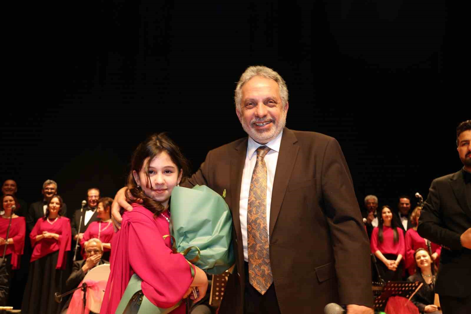 Talas Musiki Cemiyeti’nden unutulmaz Türk Sanat Müziği gecesi
Talas Musiki Cemiyeti’nden unutulmaz Türk Sanat Müziği gecesi