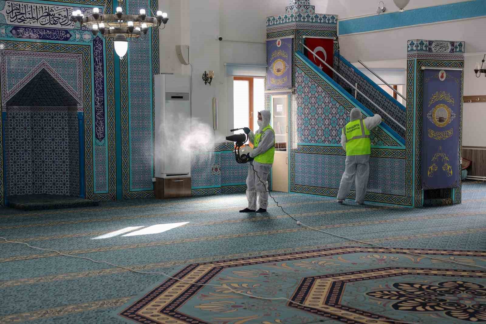 Talas’ın camilerinde Ramazan’a özel temizlik
