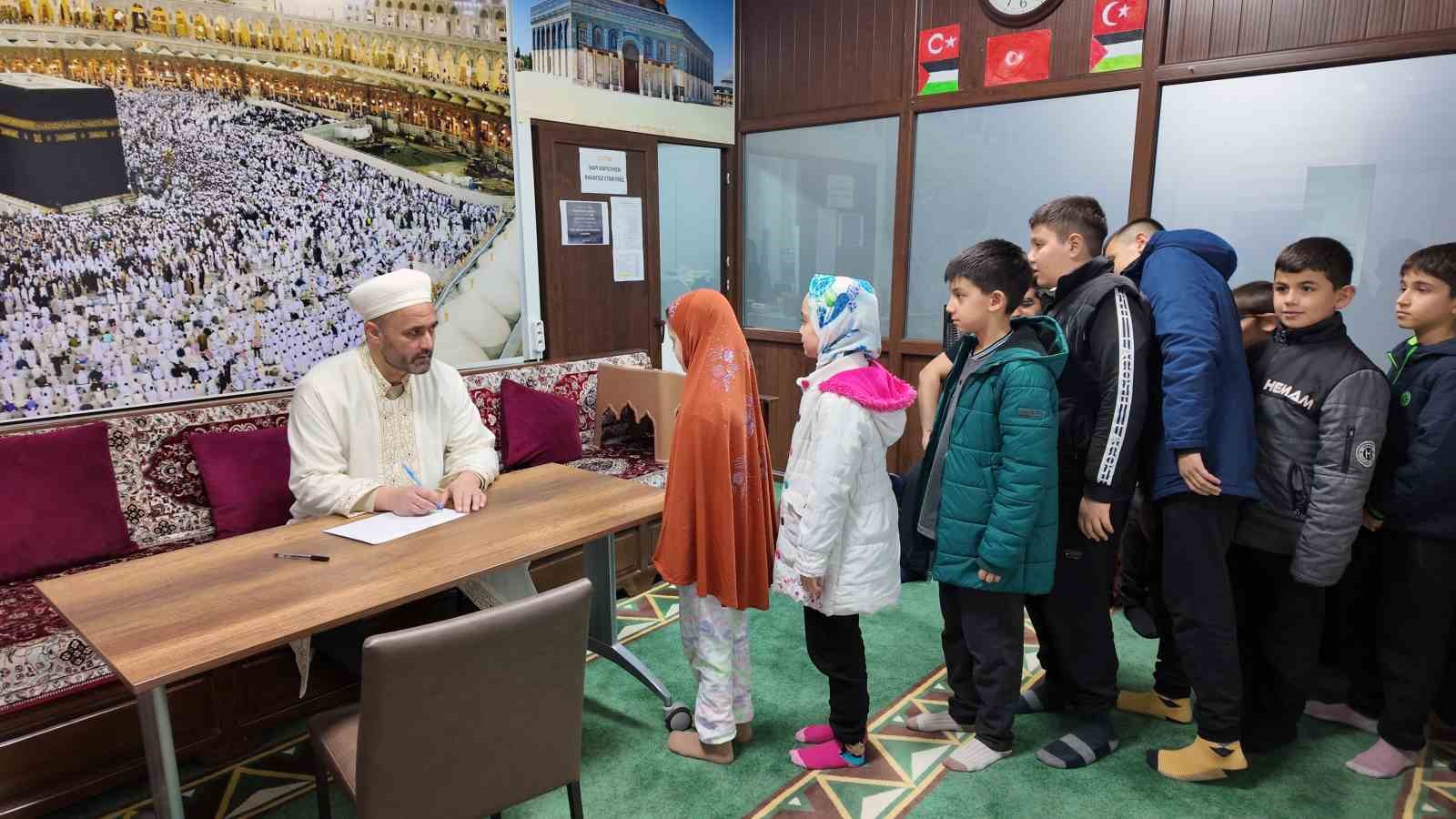 Talas’ta camiler çocukların neşesiyle şenleniyor
