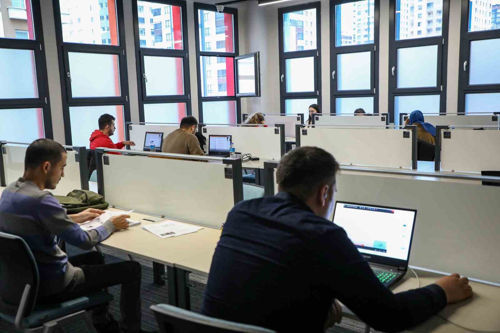 Talas’ta Kütüphaneler Haftası’na anlamlı vurgu
Talas’ta Kütüphaneler Haftası’na anlamlı vurgu