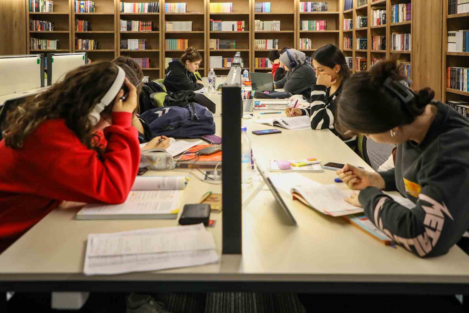 Talas’ta Kütüphaneler Haftası’na anlamlı vurgu
Talas’ta Kütüphaneler Haftası’na anlamlı vurgu