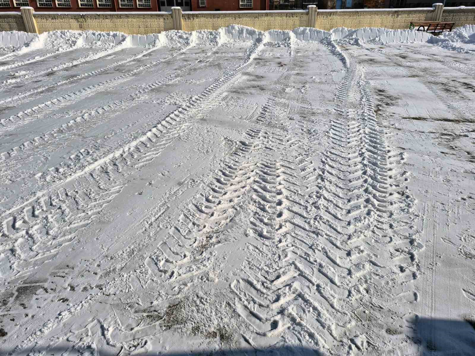 Talas’ta öğrenciler okula temiz başladı
