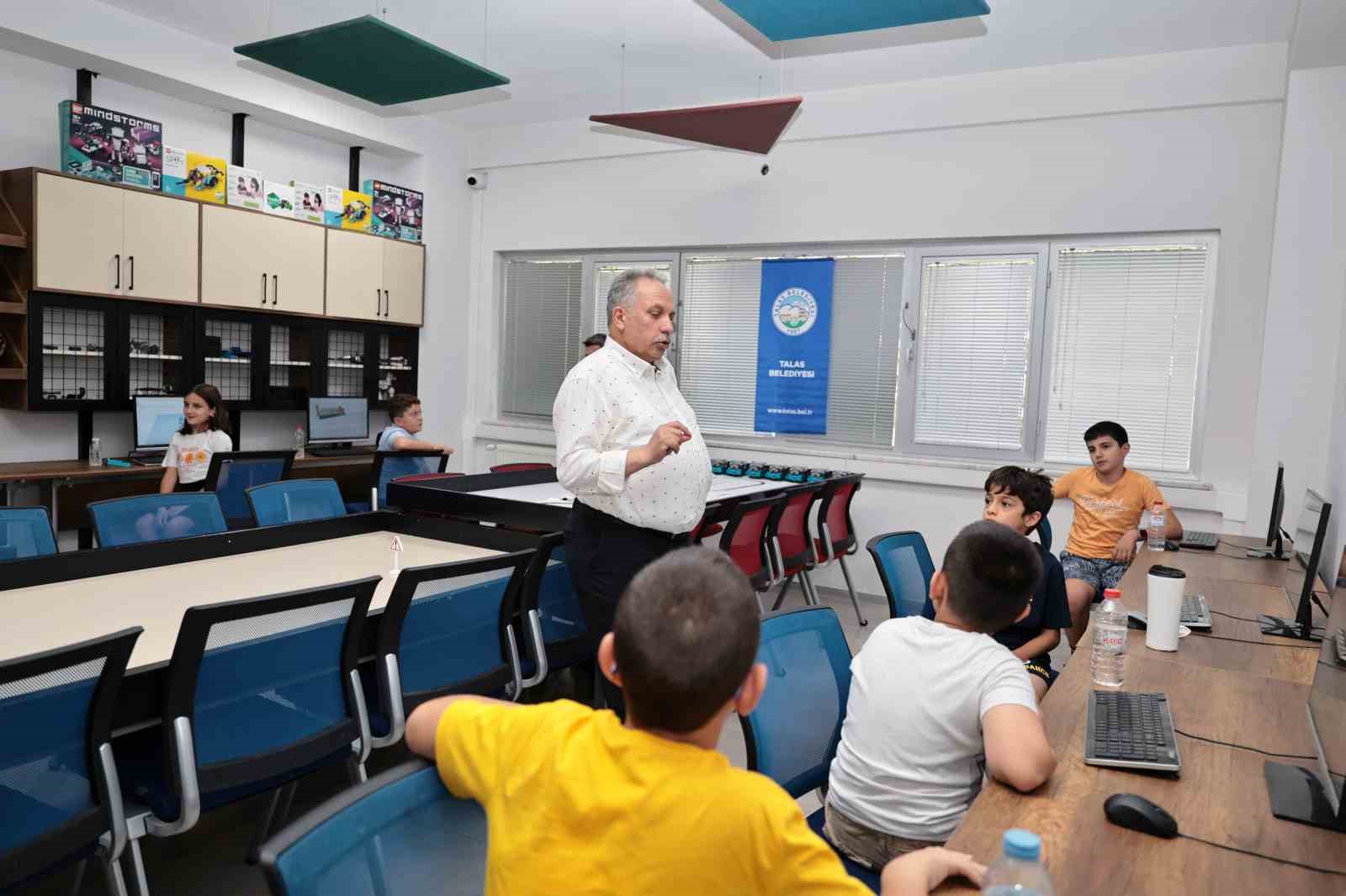 Talas’ta tatili fırsata çeviren teknoloji eğitimleri başlıyor
Talas’ta tatili fırsata çeviren teknoloji eğitimleri başlıyor